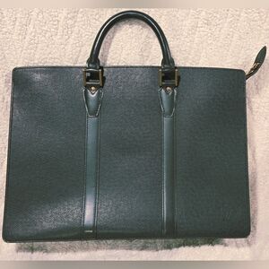 Louis Vuitton Porte Documents Rozan in Dark Green Taiga Leather
